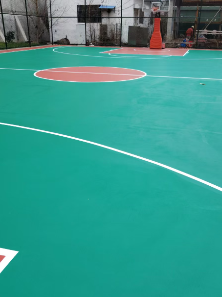 犍为 球场长期使用易出现地面开裂